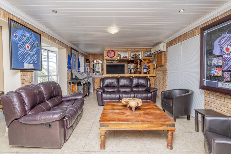 8 Bedroom Property for Sale in Brackenfell South Western Cape